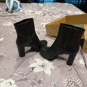 Elegant Black Heeled Boots